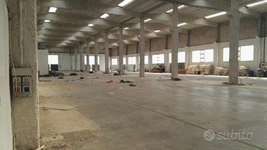 Macchiareddu, capannone 6600 mq con piazzale