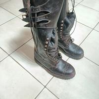 Stivali alti Vibram nuovi