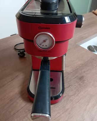 Macchina caffè e cappuccino rossa