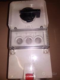 Presa industriale da muro