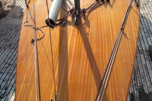 Barca Contender in legno