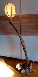 Lampada da terra in legno