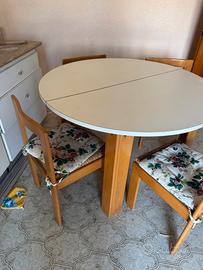 Tavolo cucina piu 4 sedie