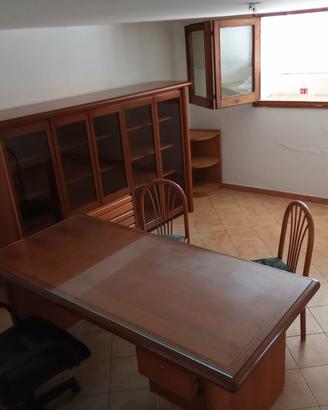Libreria e scrivania in legno