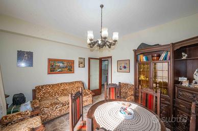 Trilocale oltre accessori in via Annibale con poss