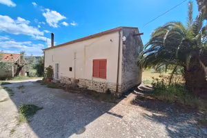 Proprietà con terreno, 150 ulivi e annessi - Ideal