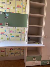 scrivania e libreria incorporata