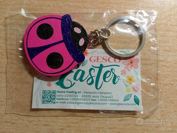 Portachiavi a coccinella rosa e viola in legno Ges