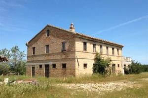 Panoramico casale da ristrutturare vista mare