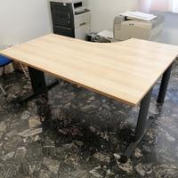 N.1 Scrivania modulare per ufficio