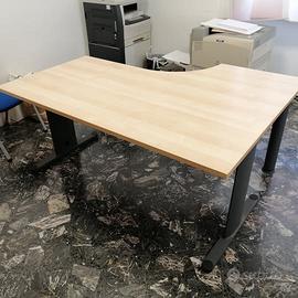N.1 Scrivania modulare per ufficio