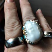 anello con madreperla. vera.