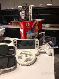 Nintendo Switch Oled Bianca multi accessoriata