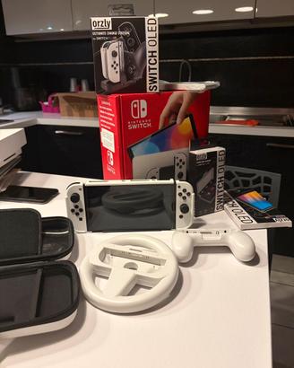 Nintendo Switch Oled Bianca multi accessoriata