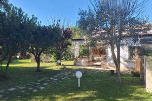 VILLA A SCHIERA A CASSANO DELLE MURGE