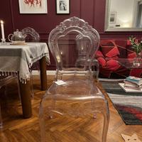 Sedie trasparenti di design eleganti 