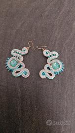 orecchini verde acqua e beige artigianali 