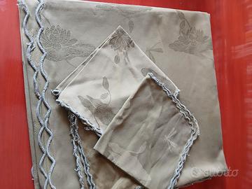 Tovaglia in fiandra verde.