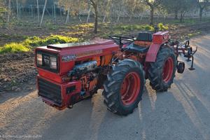 Trattore Valpadana 330 DT con vibrocult 1,40cm