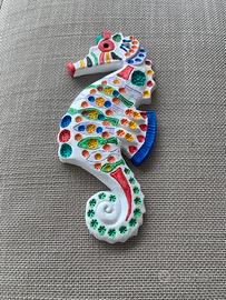 Cavalluccio marino in terracotta da appendere