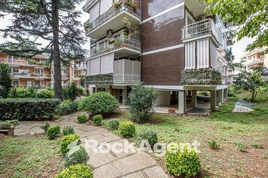 LUMINOSO ED AMPIO BILOCALE CON P.AUTO COPERTO E CA