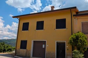 Fabbricato indipendente su 3 livelli