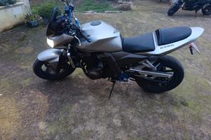 Kawasaki z750 2005 + pezzi di ricambio