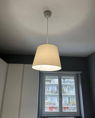 Lampadario con paralume bianco