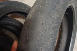 Gomme motard