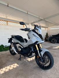 Honda X-ADV 750 come NUOVA PRONTA A PARTIRE