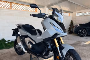 Honda X-ADV 750 come NUOVA PRONTA A PARTIRE