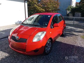 Toyota Yaris 1.0 5 porte
