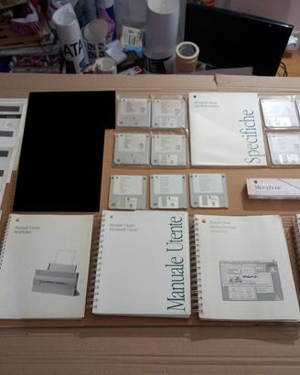 Enorme lotto di manuali e floppy per Macintosh 