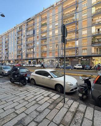 NEGOZIO A NAPOLI