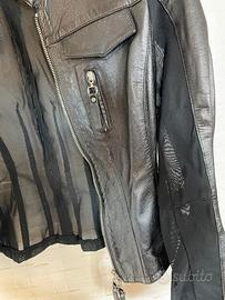 Chiodo con spalla nuda. Non il solito chiodino