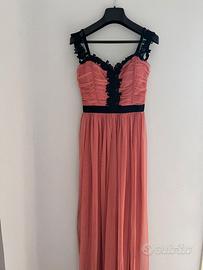 Abito lungo da donna firmato "Rinascimento".