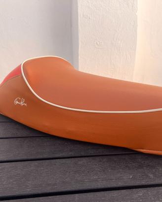 Sella color cognac con tricolore, perfetta!!!