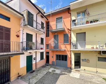 CASA SEMINDIPENDENTE A BRONI