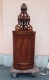 Angoliera antica in legno di noce con alzata