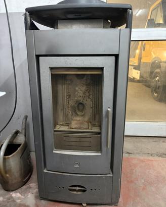STUFA A PELLET PIAZZETTA 6 KW DA (SISTEMARE)