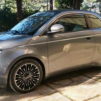 Fiat 500e Cabrio La Prima by Bocelli 42khw