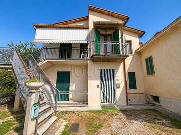 Casa indipendente di 160 m² con più di 5 locali e 