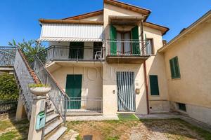 Casa indipendente di 160 m² con più di 5 locali e 