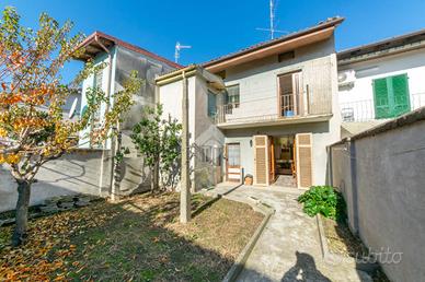 CASA SEMINDIPENDENTE A VILLANOVA MONFERRATO