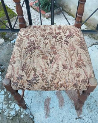 Sedia in legno di antiquariato 