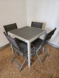 Tavolo da esterno con 4 sedie pieghevoli 