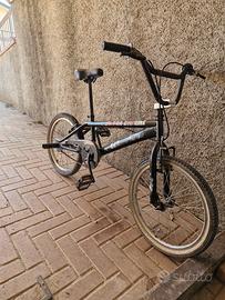 BICICLETTA BMX