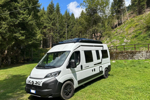 Camper van Hymer Etrusco CV 600 DB con Pop-Up