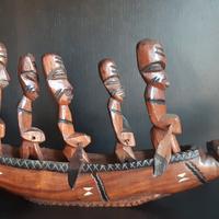 Barca del drago africano con 5 guerrieri