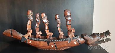 Barca del drago africano con 5 guerrieri